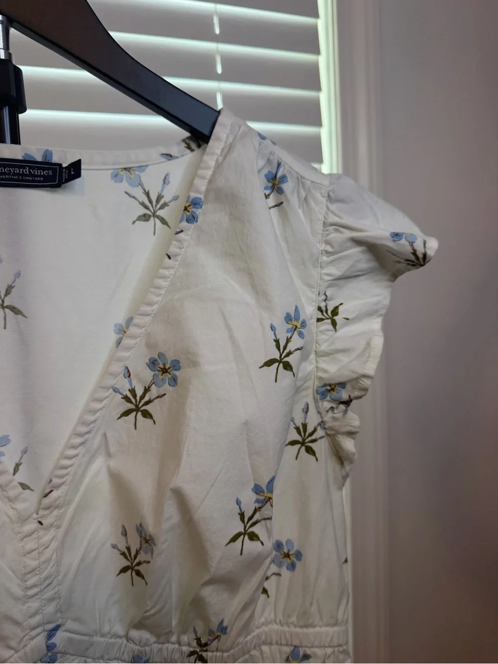 Vineyard Vines White Blue Floral Peplum Top | Ruffle Sleeve | Size L - Picture 3 of 5